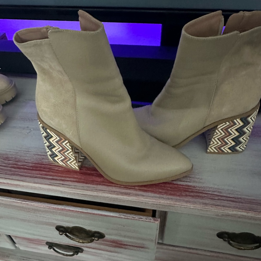 Size 7 Zac Posen boots